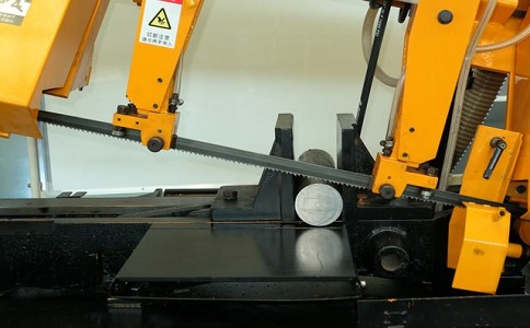 奉新数控带锯床自动送料精度会出现偏差吗？